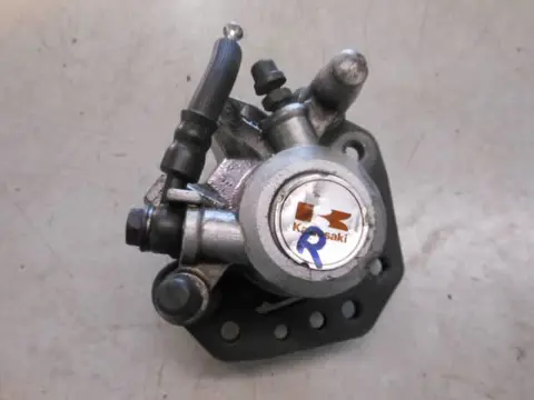 Kawasaki GPZ900R(A1-A6) Remklauw rechts voor 43041-1206