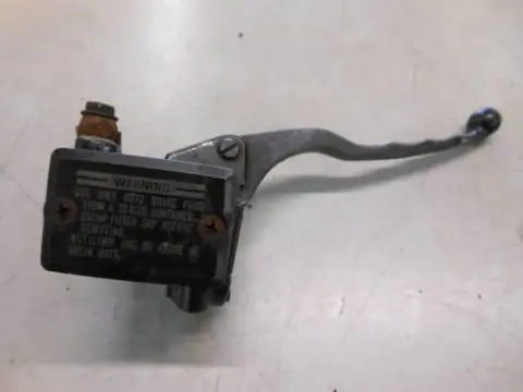 Kawasaki GPZ900R(A1-A6) Rempomp voor