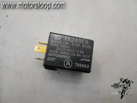 Kawasaki GPZ900R(ZX900A) Knipperrelais