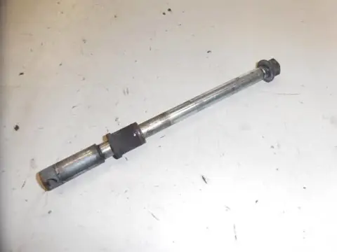 Kawasaki GT550 Voorwiel As