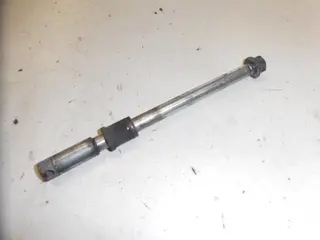 Kawasaki GT550 Voorwiel As