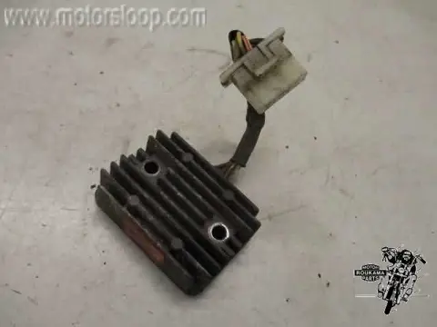 Kawasaki GT750 Spanningsregelaar