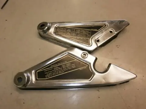 Kawasaki KZ305(CSR) Afdekkapjes frame SE 36001-1129 & 36001-1130