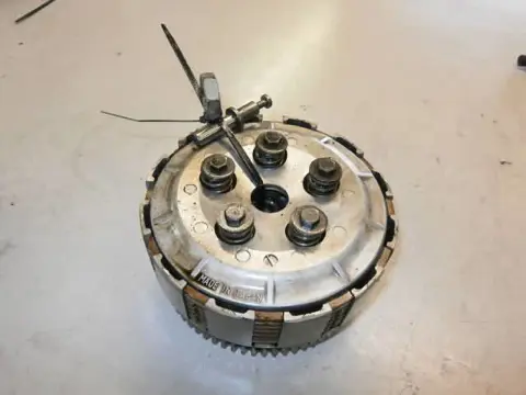 Kawasaki KZ305(CSR) Koppelingskorf 13081-1048