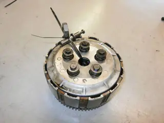 Kawasaki KZ305(CSR) Koppelingskorf 13081-1048