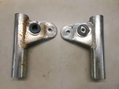 Kawasaki KZ750B Koplampsteunen SET 44033-076 & 44034-076