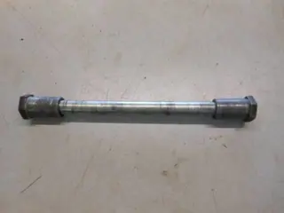 Kawasaki KZ750B Voorwiel as 41068-049