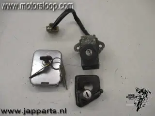 Kawasaki KZ750N Slotenset met kontaktslot en tankslot