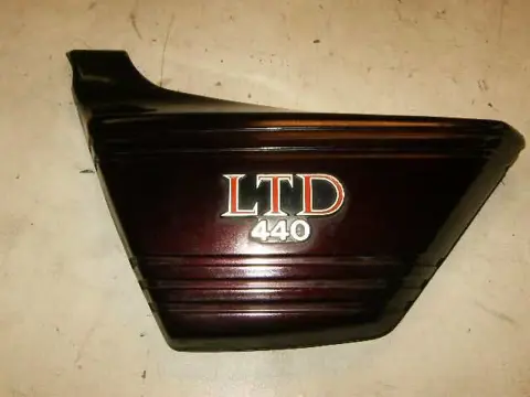 Kawasaki LTD440 Zijkap links paars