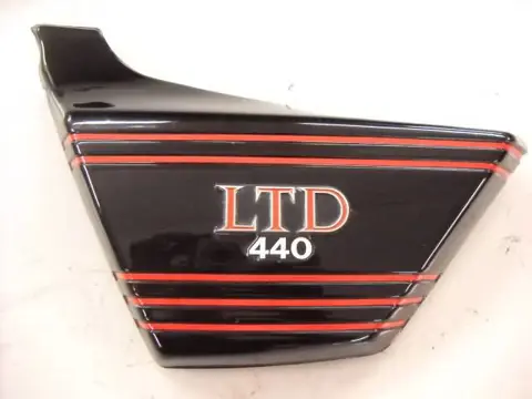 Kawasaki LTD440 Zijkap Links Zwart