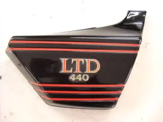 Kawasaki LTD440 Zijkap Rechts Zwart