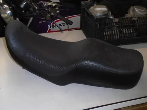 Kawasaki LTD550(KZ550F) Zadel 1