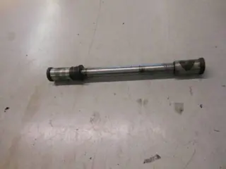 Kawasaki ZR750C Voorwiel as 41068-1255