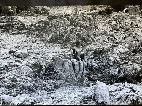 Pierre Brochet (1922-2016) - Nu sur les rochers