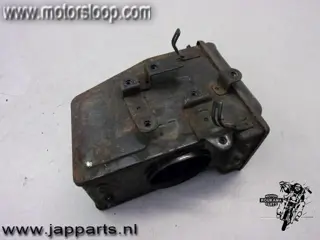 Suzuki GS550M Luchtfilterhuis 2