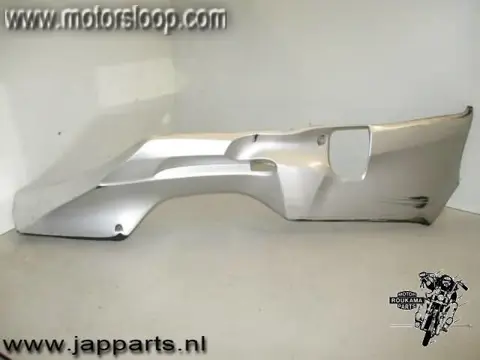 Suzuki AN650(BU1321) Onderkuip links onder