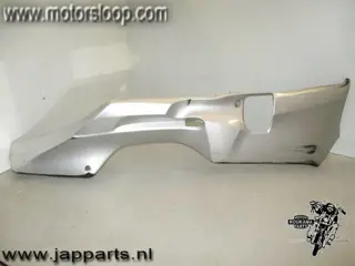 Suzuki AN650(BU1321) Onderkuip links onder