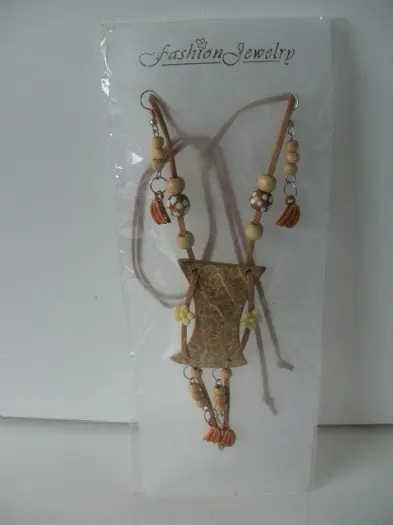 KETTING MET OORBELLEN HOUT &amp; LEER (12) NIEUW