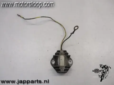 Suzuki GS400 Spanningsregelaar