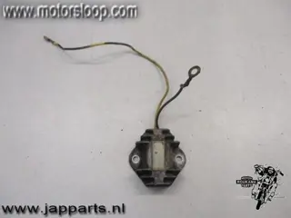 Suzuki GS400 Spanningsregelaar