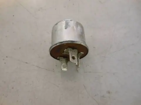 Suzuki GS450L Knipperlichtrelais