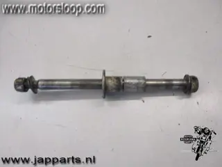 Suzuki GS400 Voorwiel as