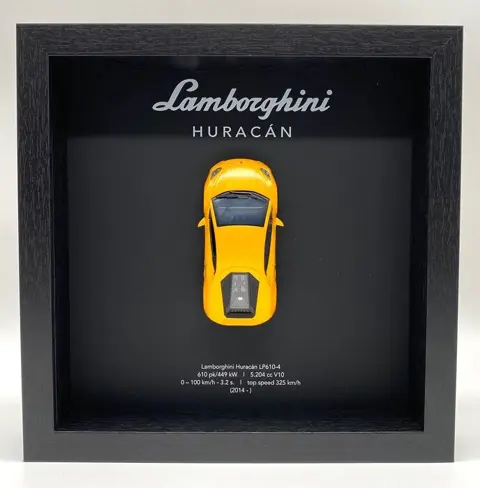 Decoratief object - FRAMEDWHEELS -Lamborghini Huracán