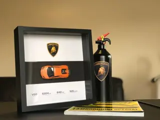 Decoratief object - Automotive frame - Lamborghini Huracan