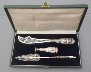 Kantoorset: zegel, briefopener, pennenhouder van 800