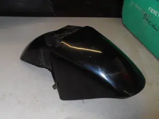 Suzuki GSX750F Voorspatbord zwart 53111-20C00-33J