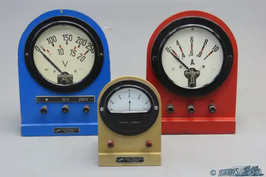 volt and ampère gauges