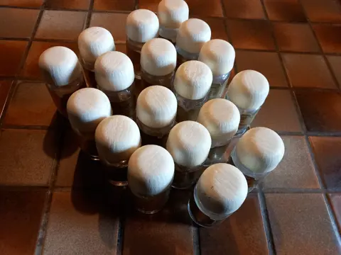 kruidenpotjes. 18 stuks- leeg- met etiket