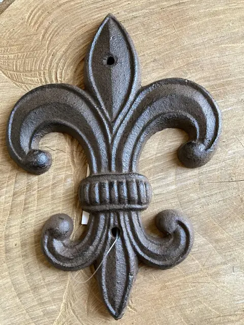 GIETIJZEREN FRANSE LELIE MUURDECORATIE BRUIN NIEUW