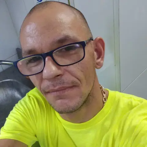 Ik zoek een gewone man om weer alles te delen.