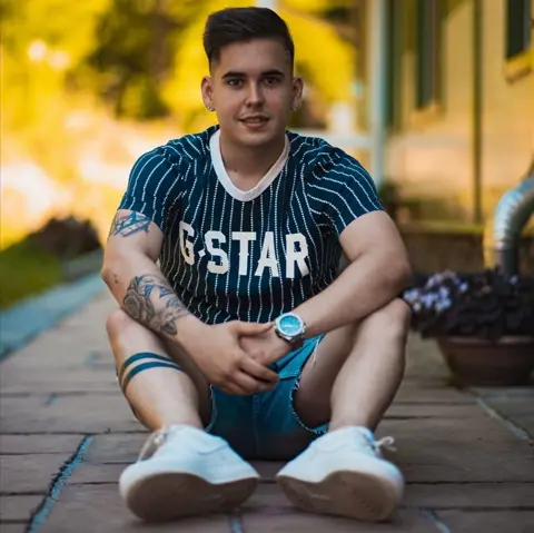 Ik zoek een leuke man. Durf jij het met mij aan.