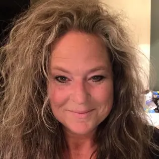 Ik zoek sportief, stoer en een goed gevoel voor humor.