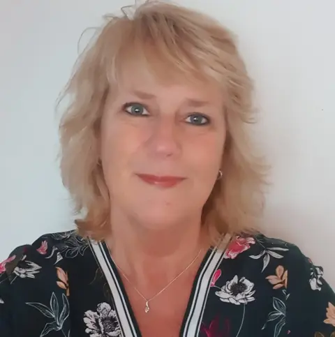 Zoek een man om de saaie momenten mee te door breken.