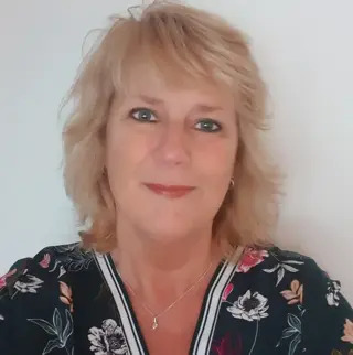 Zoek een man om de saaie momenten mee te door breken.