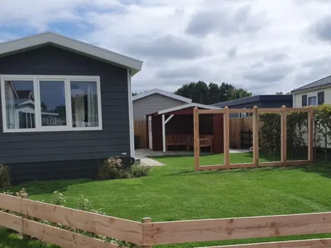 Vrijstaand chalet op 10 minuten fietsen van het strand