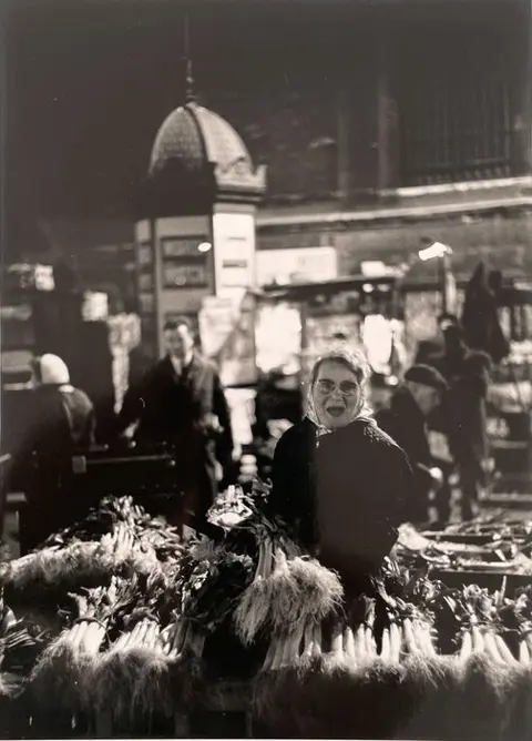 Pierre Boulat (1924-1998) - Les Halles, Paris, c. 1960