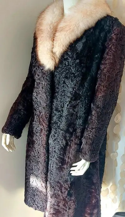 Artisan Furrier - Lamsvel, Vos Bontjas - Gemaakt in: