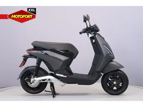 Piaggio ONE + 45KM/H (bj 2026)