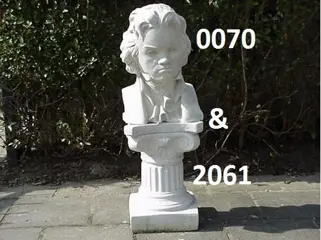 Ludwig van Beethoven met zuil.