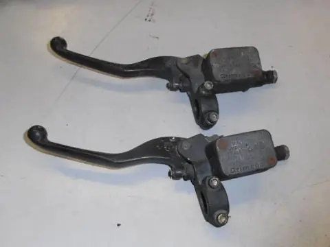 Benelli Adiva 150 Rempomp links(per stuk)