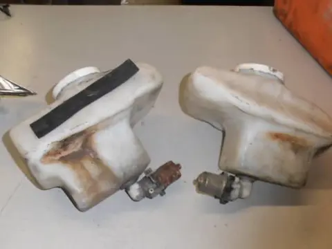 Benelli Adiva 150 Ruitensproeier tankje met pomp(per stuk)