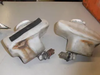 Benelli Adiva 150 Ruitensproeier tankje met pomp(per stuk)