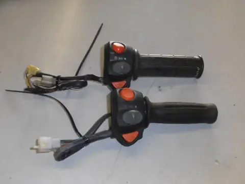 Benelli Adiva 150 Stuurschakelaar rechts met gashendel(per stuk)