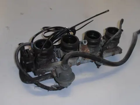 BMW K100 Gasklephuis met drukregelaar en gps sensor 13541461807