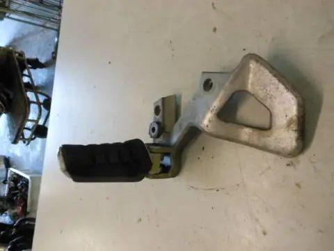 Cagiva River 500 Schetsplaat links voor met step