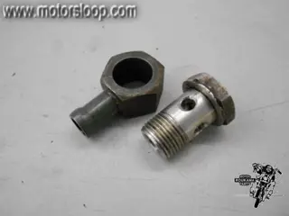Cagiva W16 600 (2G) Olieleiding adapter